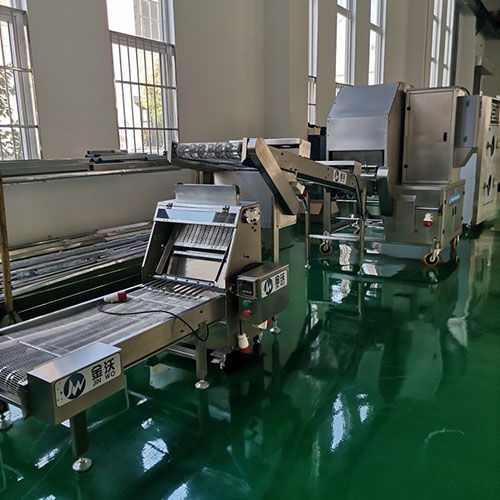 全自動多功能薄餅機與春卷機 豆制品機械加工廠的現(xiàn)代化設(shè)備